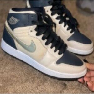 Nike Kids Sneakers - Black, Cream, and Gray